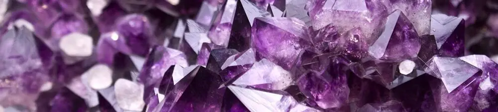 Feine Steine: Das hat es mit Kristallen in der Hautpflege auf sich