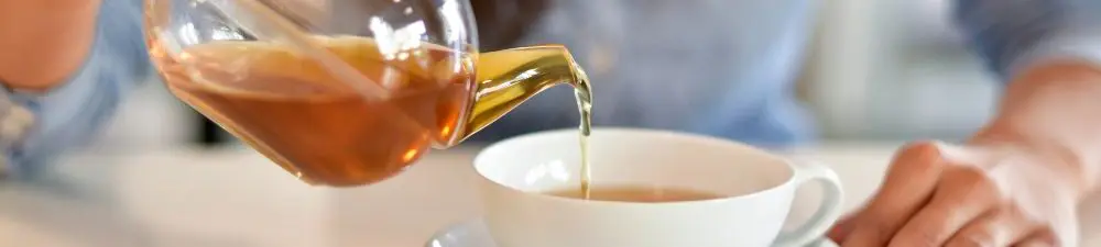 紅茶を好きのイギリス人の半数が、時にお酒よりも紅茶を飲むことがあると回答