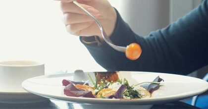 Knapp ein Drittel der Europäer isst jede Mahlzeit allein