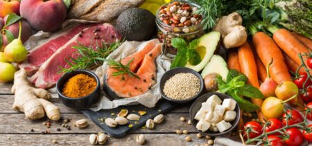 Variation an gesunden Lebensmitteln und Rohkost.